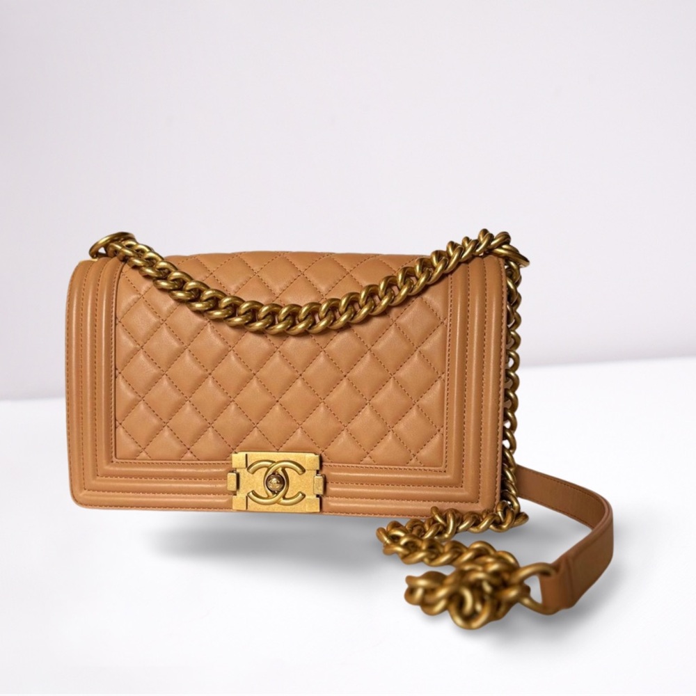 CHANEL Beige Leather Interior - Picture 9 of 16